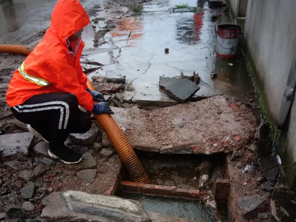 霍邱专业清理污水池 炜誉市政以规范流程守护城市 “肠道”